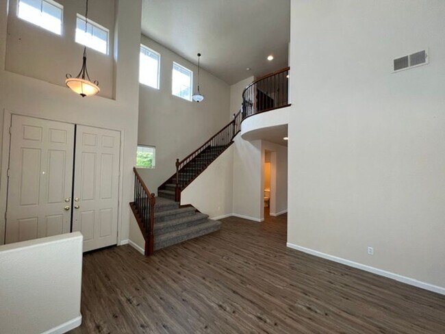 Building Photo - 2912 Medinah Way
