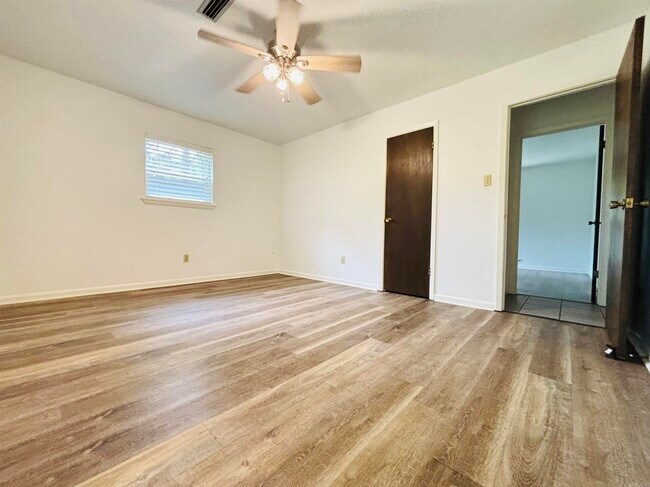Building Photo - 816 Teresa Dr