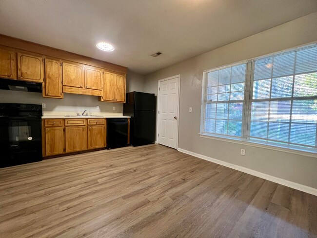 Building Photo - 4062 Cedars Pkwy