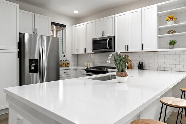 Building Photo - 3111 Aldwyche Dr