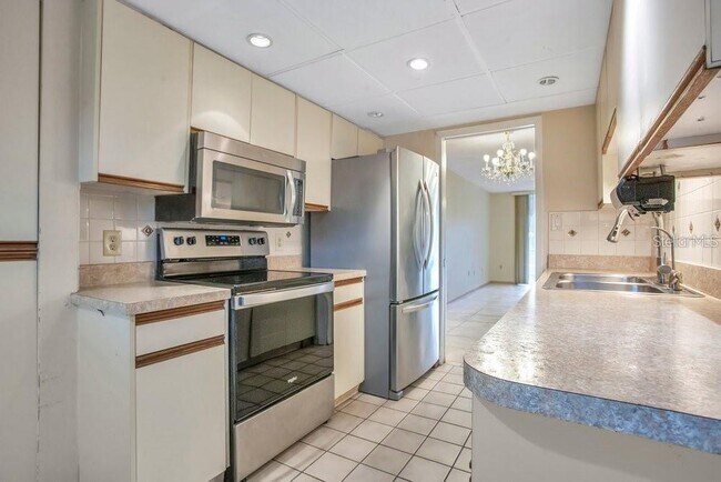 Building Photo - 1328 Pasadena Ave S