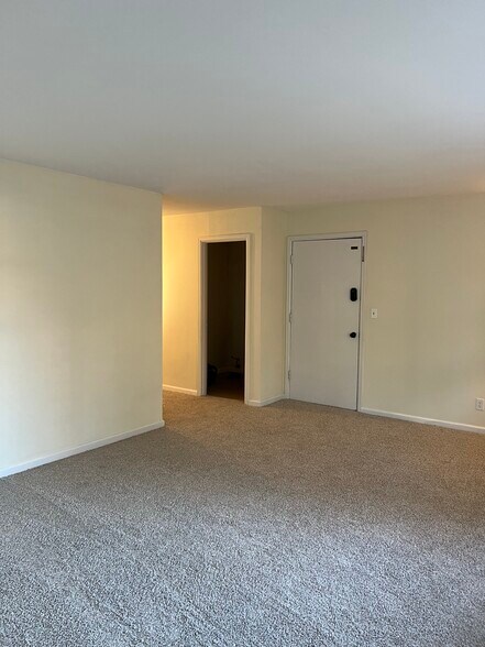 Building Photo - 8817 N Picture Ridge Rd