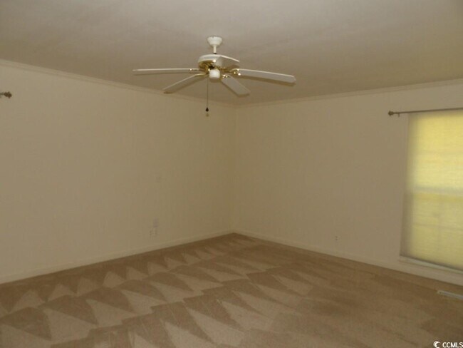 Building Photo - 254 Evergreen Ln