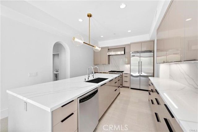 Building Photo - 48 Talmont