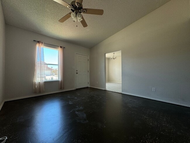 Building Photo - Northeast El Paso(Mesquite Hills 3bed with Refrig A/C and Solar Panels!