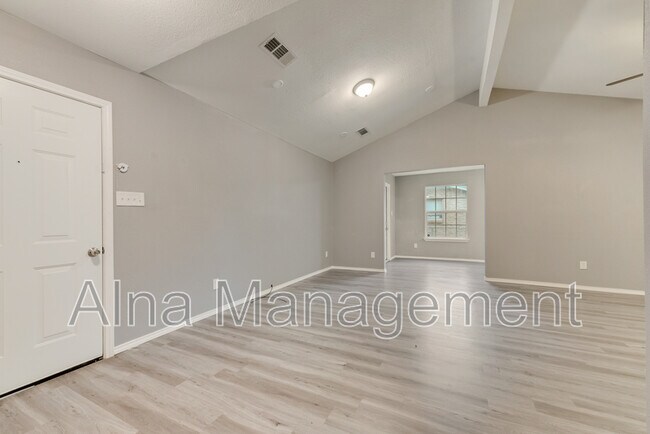 Building Photo - 1406 Willowbrook St