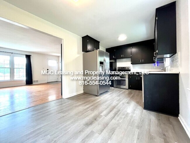 Building Photo - Unique Ranch Style Home Minutes From Downtown Lee's Summit