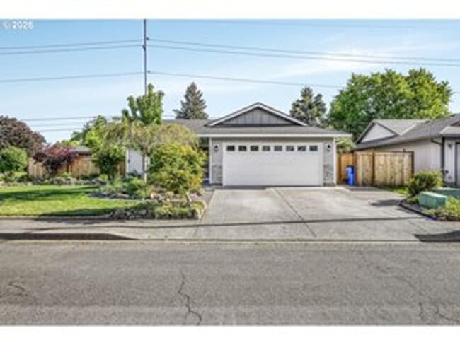 Primary Photo - Beautifully Remodeled 3 Bedroom Home with ...