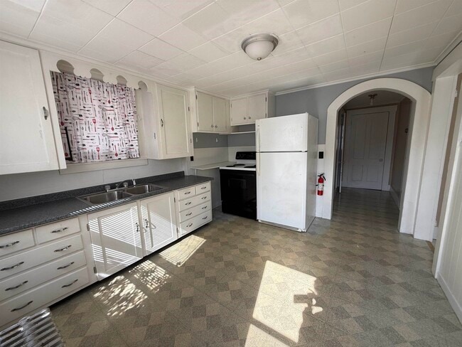 Building Photo - 38 Jefferson St