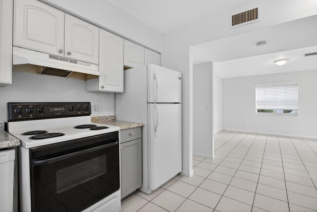 Building Photo - 536 SE 20th Ave