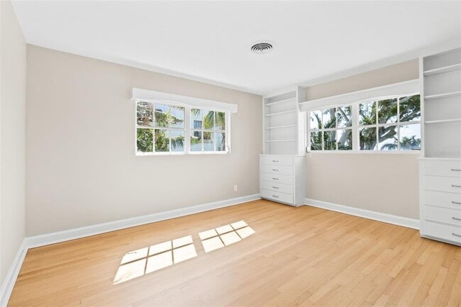 Building Photo - 11 Brightwaters Cir NE