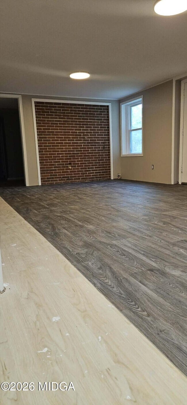 Building Photo - 912 Dogwood Cir