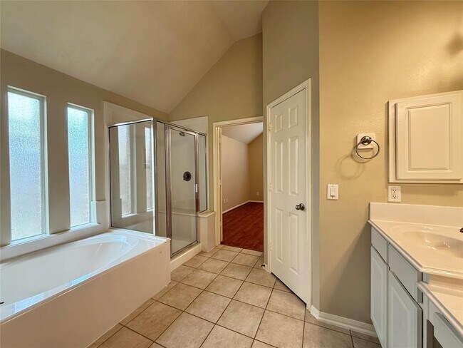 Building Photo - 11530 Columbia Pines Ln
