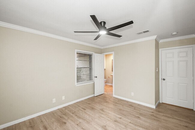 Building Photo - 5037 W 43rd St