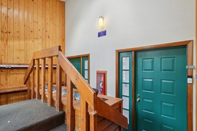 Building Photo - Serenity and Views with this 3 bedroom/3Bathroom Townhome in Buffalo Ridge