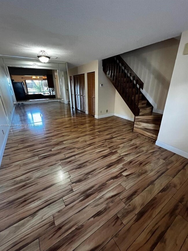Building Photo - 9829 Riverside Dr