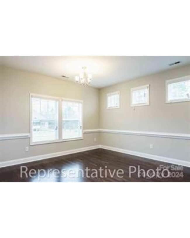 Building Photo - 7681 Tanglewood Wy