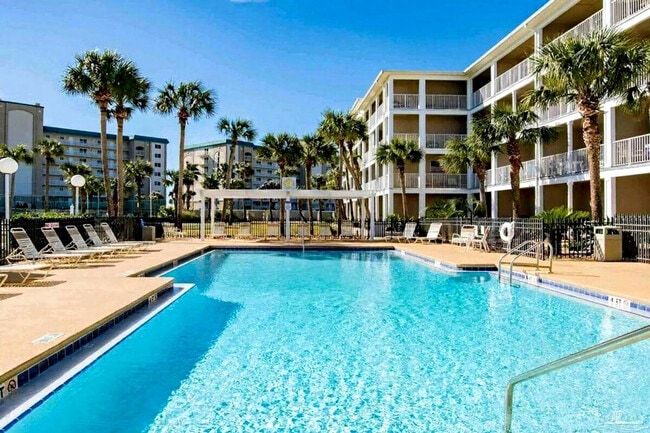 Building Photo - 572 E Beach Blvd