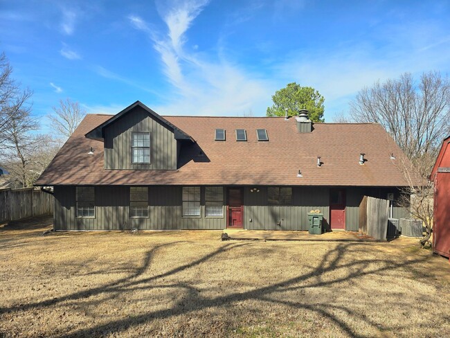 Building Photo - Beautiful 4BR Home Near UofA Campus! A mus...