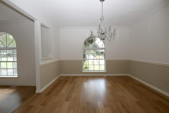 Building Photo - 710 Enchanted Trail Dr