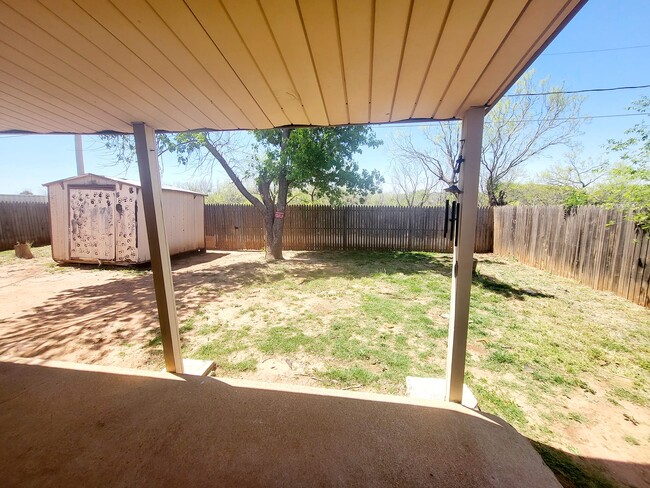Building Photo - 4017 Eastridge Dr
