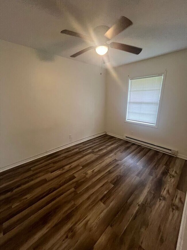Building Photo - Charming and updated 2-bedroom, 1-bath duplex conveniently located in Durham