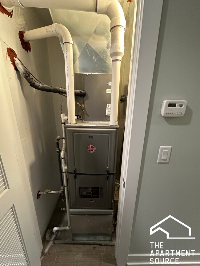 Building Photo - 1002 Crain St