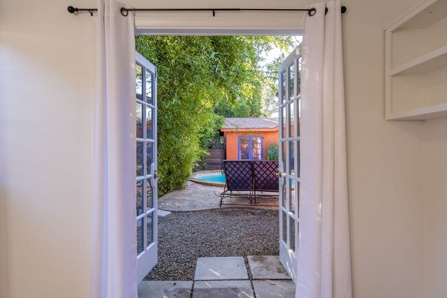 Building Photo - Prime Ojai Location!