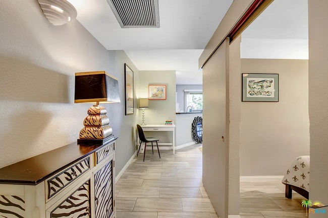 Building Photo - Charming Furnished 1-Bedroom Condo with Mo...