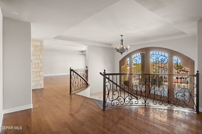 Building Photo - 6204 Pinehurst Dr