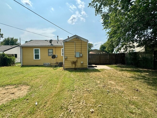 Building Photo - 2 Bedroom Home in Haysville, KS