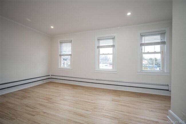 Building Photo - 14 Deane Pl