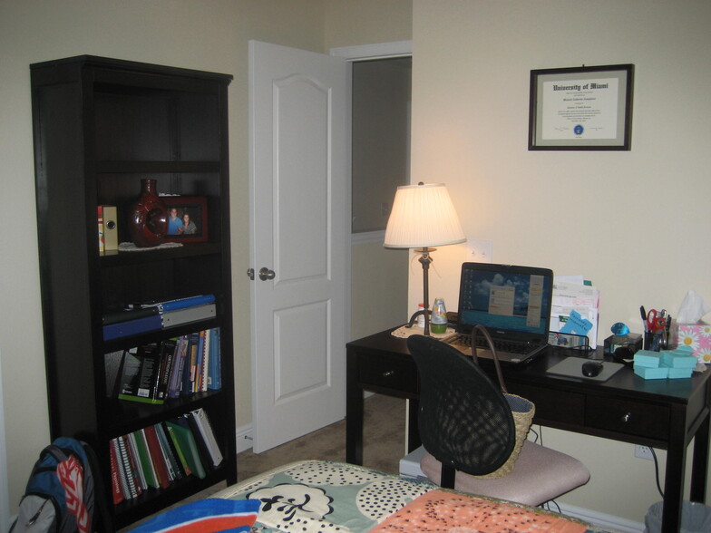 Building Photo - 2934 SW 35th Pl