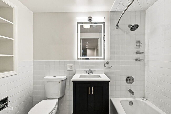 Building Photo - 560 W Arlington Pl