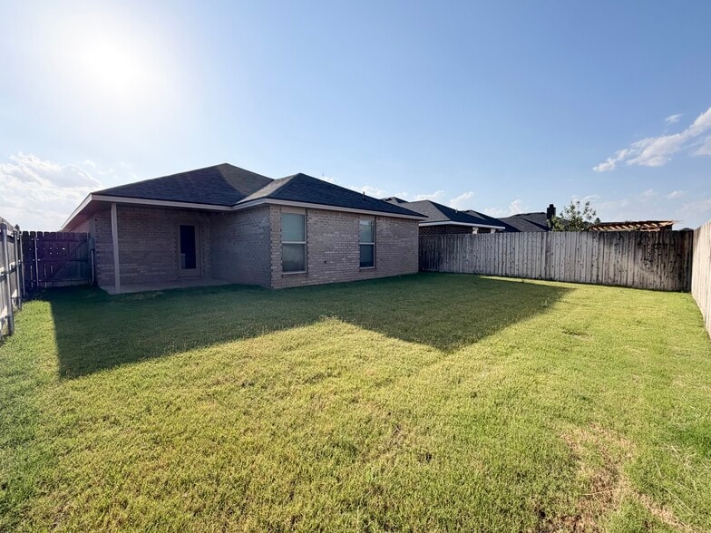 Building Photo - 3217 Volney Ave