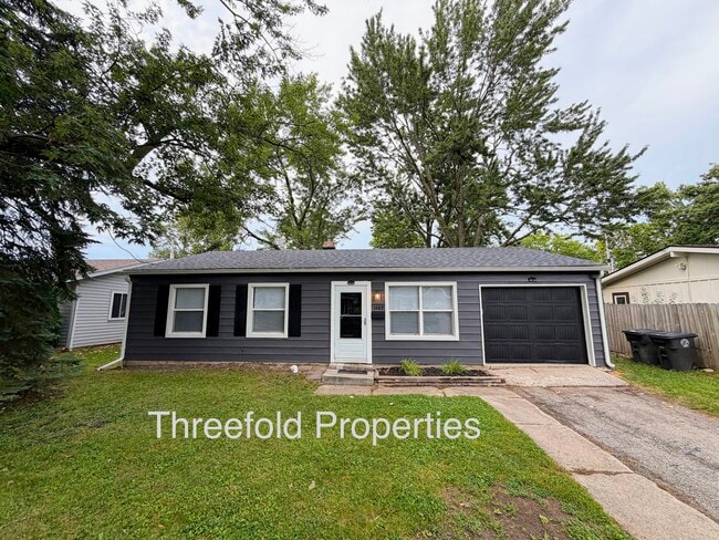 Building Photo - 1107 Larch Ln