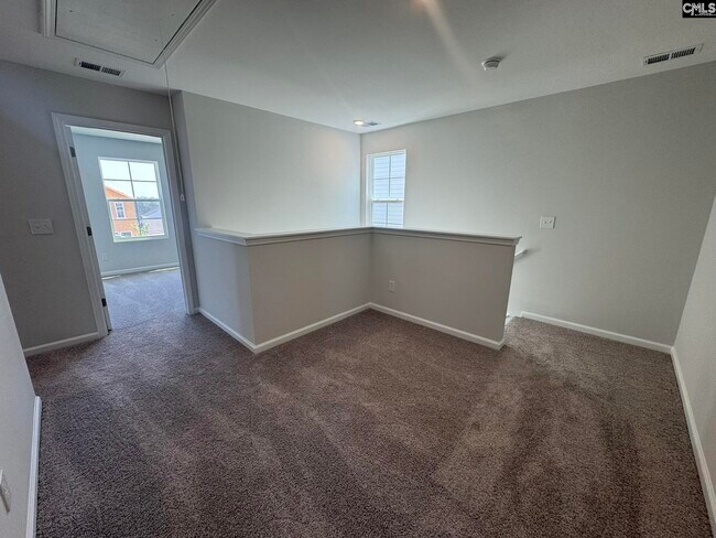 Building Photo - 3080 Hallsdale Dr