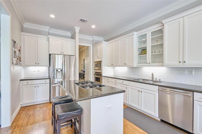 Building Photo - 4028 Gramercy St