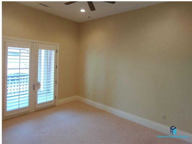 Building Photo - Stunning Penthouse Unit with Beautiful Views available for Rent!