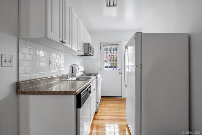 Building Photo - 110-15-110-65 65th Ave