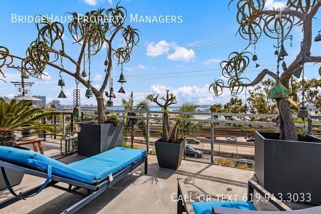 Building Photo - 3033 India St