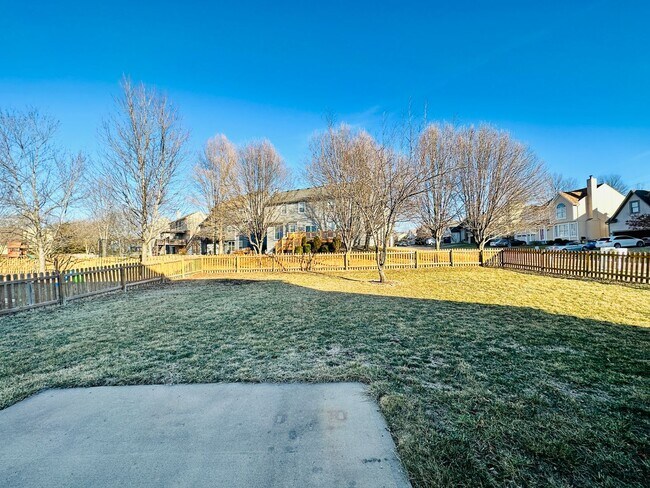Building Photo - **BRAND NEW CARPETS** Beautiful Home in Bl...