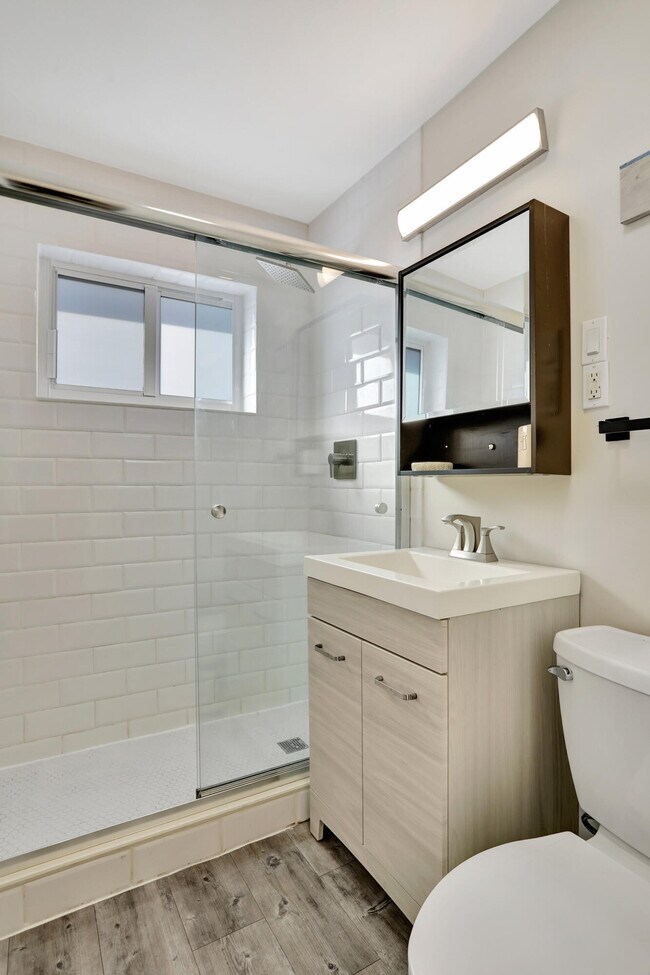Building Photo - 3208 Marine Dr