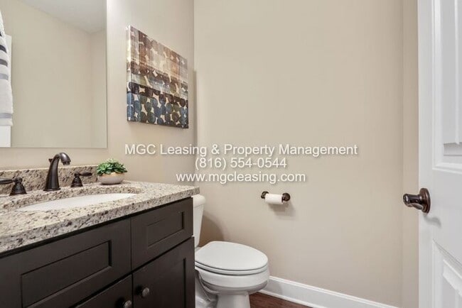 Building Photo - 3 Bedroom, LUXURY TOWNHOME, North of the River in KCMO