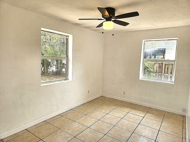 Building Photo - Cozy 2-bedroom, 1-bath home in Daytona Beach