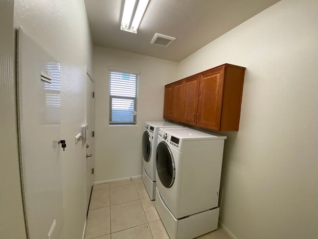 Building Photo - 2 Week Free Rent - Chandler Gem!