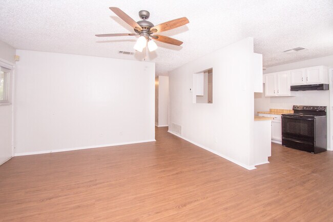 Building Photo - 13815 Evanswood