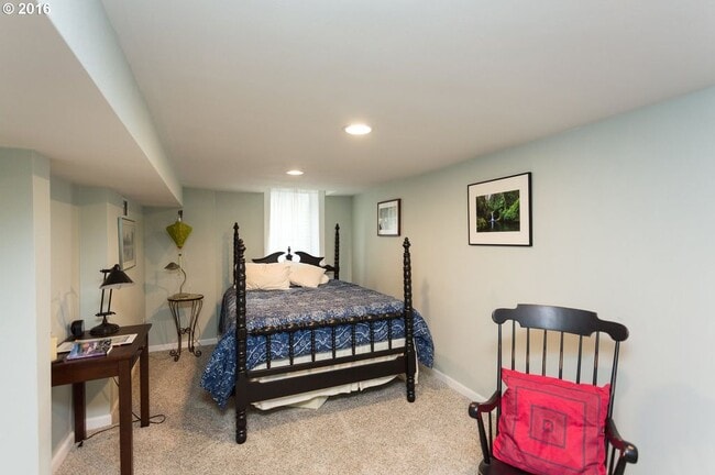 Building Photo - Coming Soon Sellwood-Moreland Two story, 3...