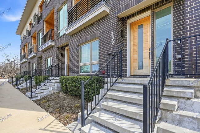 Building Photo - 2620 Valley View Ln