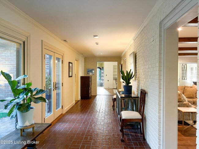 Building Photo - 7 Totem Rd